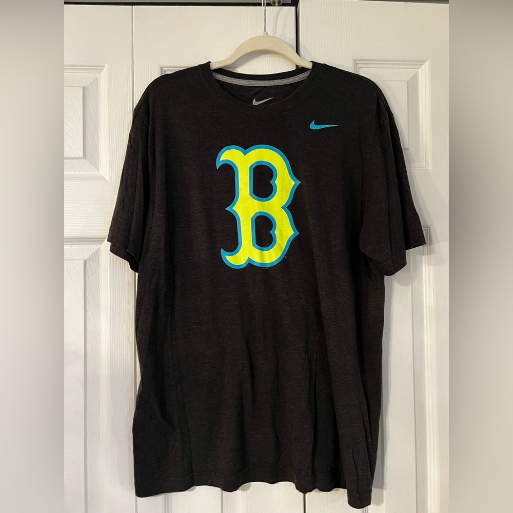 Nike Boston Red Sox Short Sleeve Tee